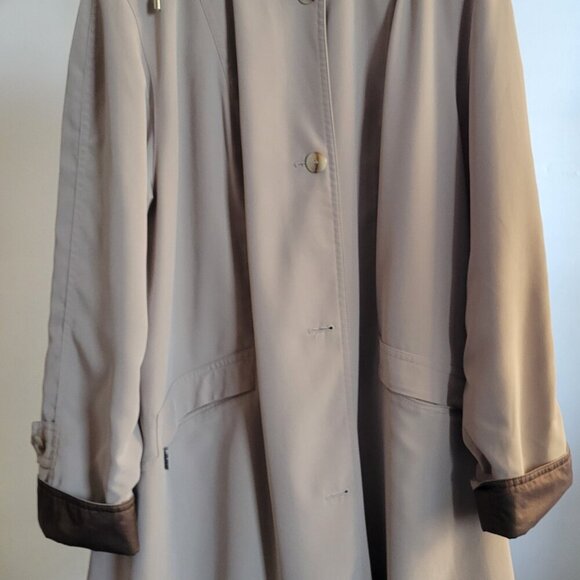 Gallery Woman Long- Hooded Light Beige Overcoat w/Removable Hood Liner (2X) - Picture 6 of 14